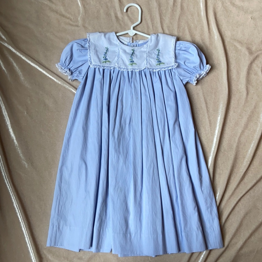 Precious blue dress with lace embroidered collar